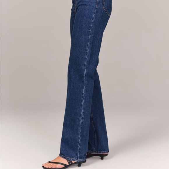 Curve Love Ultra High Rise 90s Slim Straight Jean in Dark Wash - Picture 5 of 5